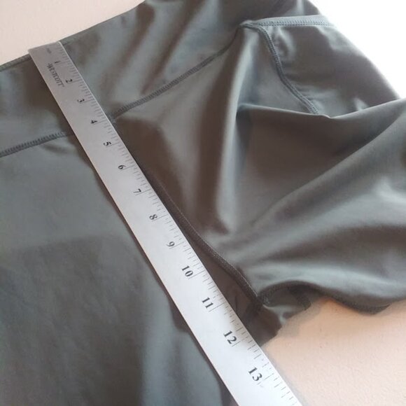 Avia women's size 1XL gray/olive green cropped leggings - Picture 9 of 13